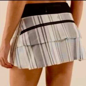 Lululemon Athletica Run Pace Setter Black and White Striped Tennis Skirt 4 Tall
